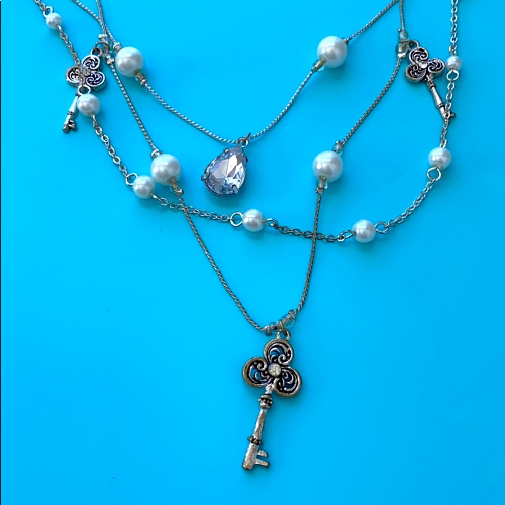 Silver Vintage Layer Necklace with Pearls and Keys